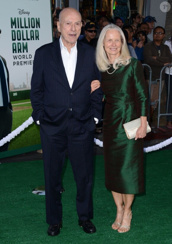 Alan Arkin et Suzanne Newlander lors de l'avant-première du film Million Dollar Arm le 6 mai 2014 à Los Angeles