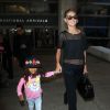 Heidi Klum arrive avec sa fille Lou à l'aéroport LAX de Los Angeles, le jour de son 8ème anniversaire de mariage avec Seal. Le 10 mai 2014.