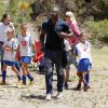 Seal emmène ses enfants Leni, Johan et Henry faire du football à Los Angeles. Le 10 mai 2014.
