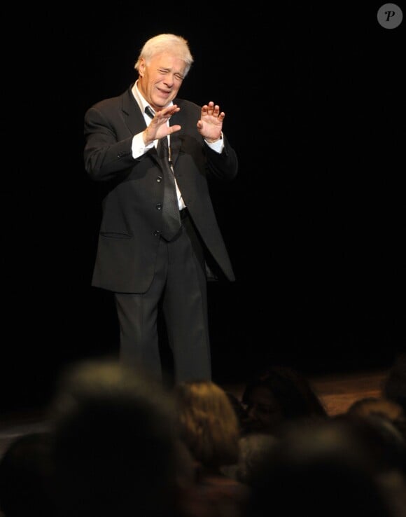 Guy Bedos - Guy Bedos sur la scène de l'Olympia pour son dernier spectacle "La der des der" à Paris. Le 23 décembre 2013.