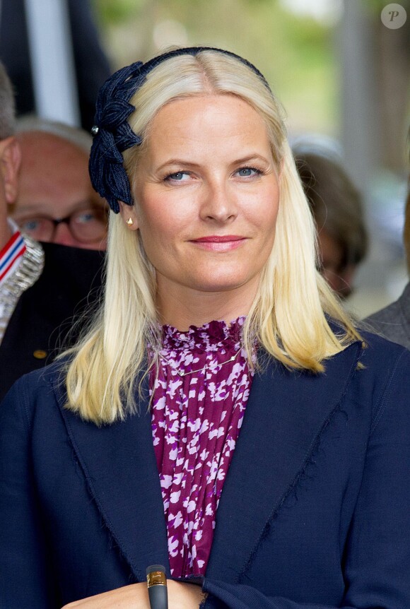 Les princesses héritières Mette-Marit de Norvège et Mary de Danemark, ravies de se retrouver, commémoraient ensemble à Kristiansand (Norvège), le 9 mai 2014, les 150 ans de la bataille d'Héligoland, dernière bataille navale de la marine danoise.
