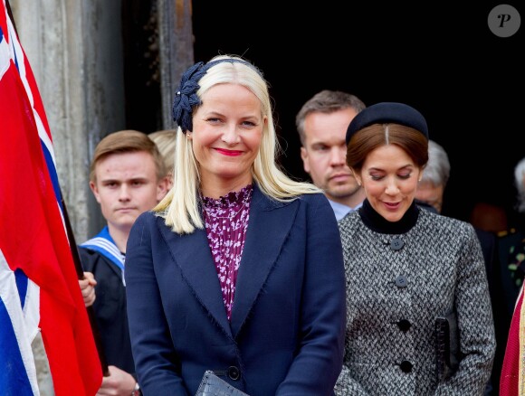 Les princesses héritières Mette-Marit de Norvège et Mary de Danemark, ravies de se retrouver, commémoraient ensemble à Kristiansand (Norvège), le 9 mai 2014, les 150 ans de la bataille d'Héligoland, dernière bataille navale de la marine danoise.