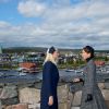 Les princesses héritières Mette-Marit de Norvège et Mary de Danemark ont eu quelques minutes pour discuter en contemplant Kristiansand, le 9 mai 2014, alors qu'elles comméoraient ensemble les 150 ans de la bataille d'Héligoland, dernière bataille navale de la marine danoise.