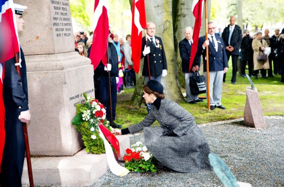 Les princesses héritières Mette-Marit de Norvège et Mary de Danemark, ravies de se retrouver, commémoraient ensemble à Kristiansand (Norvège), le 9 mai 2014, les 150 ans de la bataille d'Héligoland, dernière bataille navale de la marine danoise.