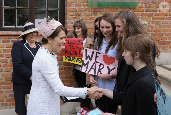 La princesse mary de Danemark a découvert en compagnie de la première dame polonaise Anna Komorowska le Musée Frédéric Chopin à Varsovie, le 12 mai 2014