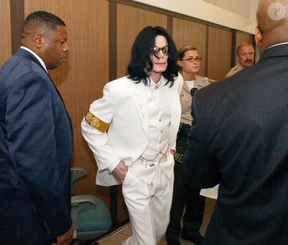 Michael Jackson lors de son procès à Santa Maria, le 16 août 2004.