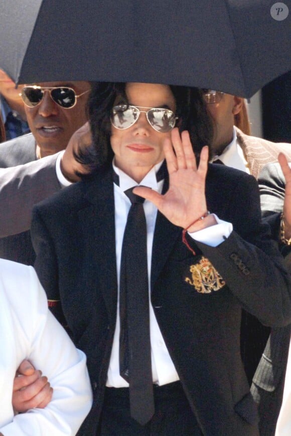 Michael Jackson lors de son procès à Santa Maria, le 13 juin 2005.