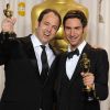 Malik Bendjelloul et Simon Chinn aux Oscars 2013.