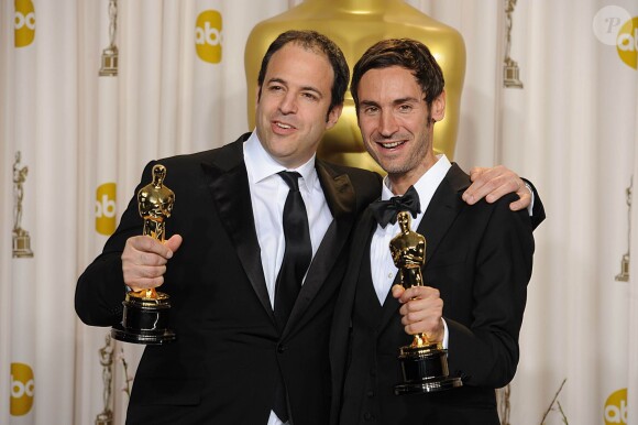 Le producteur Simon Chinn et le réalisateur Malik Bendjelloul, Oscar du meilleur documentaire pour "Sugar Man" - Gagnants (Press Room) de la 85e cérémonie des Oscars à Hollywood, le 24 février 2013.