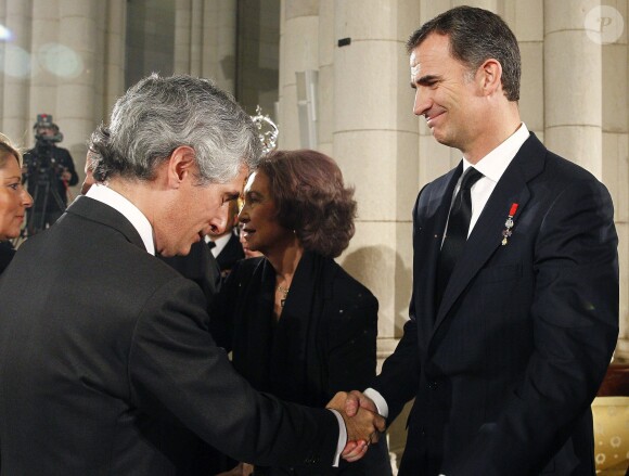 Adolfo Suarez Illana avec le prince Felipe d'Espagne lors des obsèques de son père Adolfo Suarez Gonzalez en la cathédrale de la Almudena à Madrid, le 31 mars 2014.