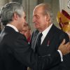 Adolfo Suarez Illana et le roi Juan Carlos d'Espagne lors des obsèques de l'ancien premier ministre espagnol Adolfo Suarez Gonzalez en la cathédrale d'Almudena à Madrid, le 31 mars 2014. 