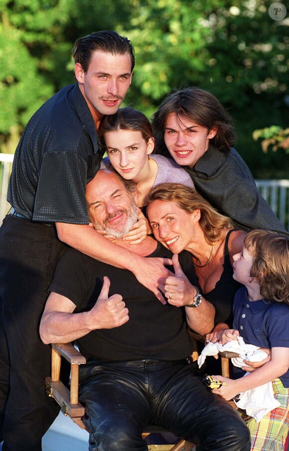 Jean-François Stévenin, sa femme Claire et les enfants, Sagamore, Robinson, Salomé et Pierre en 1999.