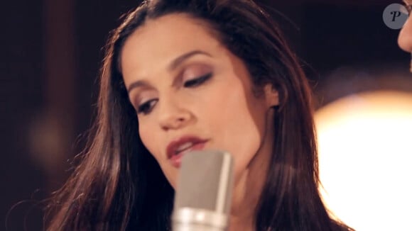 Elisa Tovati - image du clip Désir Désir - extrait de l'album Les enfants du Top 50, attendu le 13 octobre 2014.