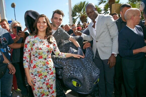 Djimon Hounsou, America Ferrera et Jay Baruchel - Promotion surprise du film "Dragons 2" au 67e festival international du film de Cannes, le 15 mai 2014.