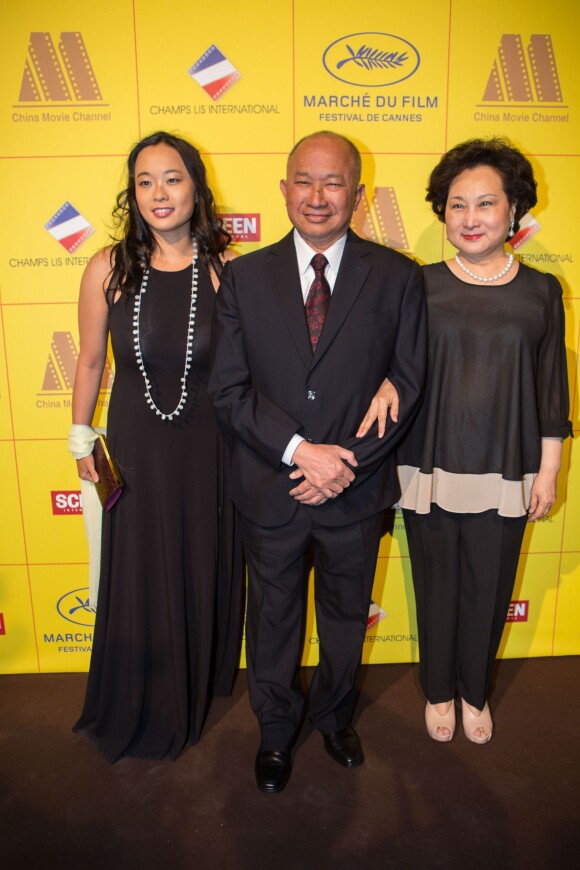 John Woo avec sa femme Annie et sa fille Wu Feixia - Soirée d'ouverture du "Marché du film" sur la plage du Majestic lors du 67e festival du film de Cannes le 15 mai 2014