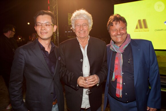 Ye Ning (Directeur Général AMC Cinéma), Jean-Jacques Annaud et Jérôme Paillard (Directeur du Marché du Film) - Soirée d'ouverture du "Marché du film" sur la plage du Majestic lors du 67e festival du film de Cannes le 15 mai 2014