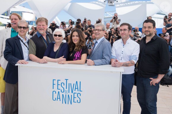 Bill Plympton, Paul Brizzi, Joan C. Gratz, Salma Hayek, Gaetan Brizzi, Tomm Moore, Joann Sfar - Photocall "Hommage au cinéma d'animation" lors du 67e festival international du film de Cannes, le 17 mai 2014.