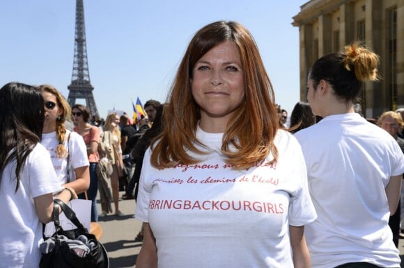 Charlotte Valandrey lors du nouveau rassemblement place du Trocadéro à Paris, le 17 mai 2014 pour réclamer la libération des 223 lycéennes enlevées par le groupe islamiste Boko Haram au Nigéria.