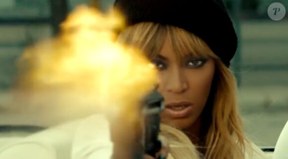 Beyoncé et Jay-Z ont dévoilé, le 17 mai 201, un micro-film promotionnel pour leur grande tournée On The Run dans lequel jouent une pléiade d'invités très VIP à l'instar de Sean Penn ou encore Blake Lively.