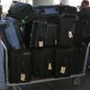 Kim Kardashian quitte l'aéroport de LAX avec une tonne de valises à destination de Paris, le 17 mai 2014.