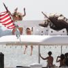 Ashley Tisdale et Vanessa Hudgens font la fête sur un yacht à Miami, le samedi 17 mai 2014.