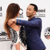 Christine Teigen et John Legend sur le tapis rouge des Billboard Music Awards à Las Vegas, le 18 mai 2014.