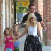 Tori Spelling en famille dans les rues de Beverly Hills, le 18 mai 2014.