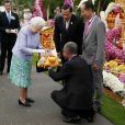  Elizabeth II a visité un jardin d'inspiration thaï Elizabeth II au Chelsea Flower Show le 19 mai 2014 