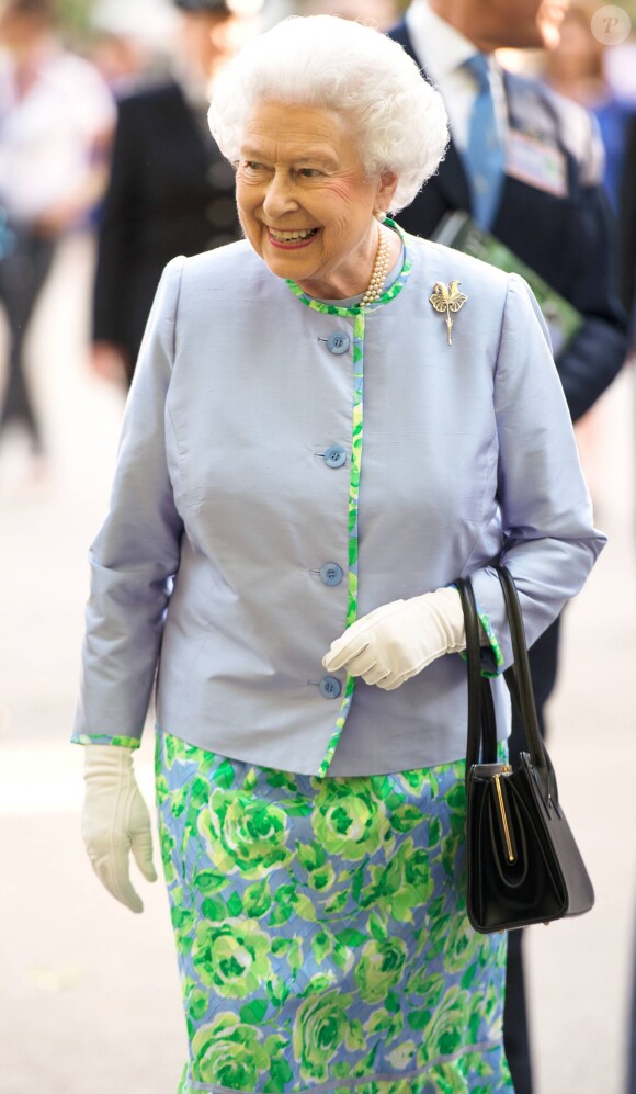 La reine Elisabeth II d'Angleterre visite le "Chelsea Flower Show" à Londres, le 19 mai 2014.