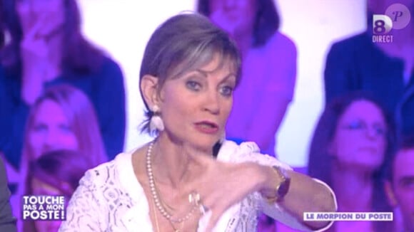 Isabelle Morini-Bosc - L'arrêt de l'émission de Valérie Damidot, "Y'a que les imbéciles qui ne changent pas d'avis", a été confirmé sur le plateau de "Touche pas à mon poste" (D8), le 20 juin 2014.