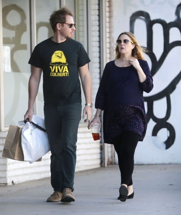 Exclusif - Drew Barrymore enceinte et son mari Will Kopelman vont faire du shopping à West Hollywood, le 9 mars 2014. 