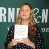 Drew Barrymore (enceinte) dédicace son nouveau livre chez Barnes & Noble à New York. Le 10 février 2014.
