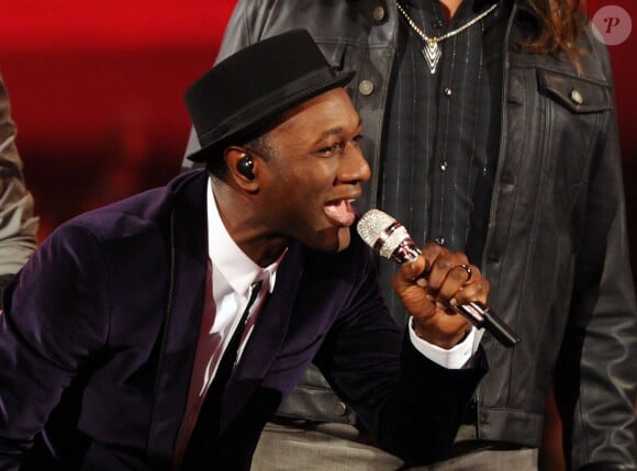 Aloe Blacc lors de la finale de la saison 13 d'"American Idol" au Nokia Theatre de Los Angeles, le 21 mai 2014.