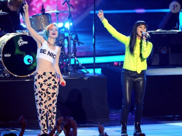 Hayley Williams du groupe ''Paramore'' lors de la finale de la saison 13 d'"American Idol" au Nokia Theatre de Los Angeles, le 21 mai 2014.