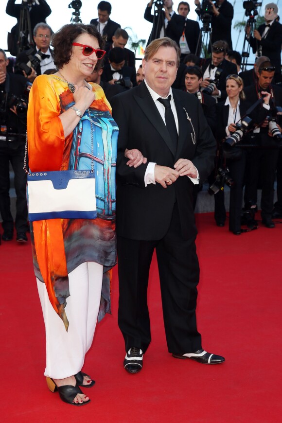 Timothy Spall et sa femme Shane - Montée des marches du film "Pour une poignée de dollars" pour la cérémonie de clôture du 67e Festival du film de Cannes le 24 mai 2014