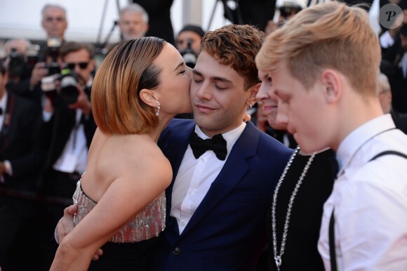 Festival de Cannes 2014 : Très ému par l'accueil de son film à Cannes (Mommy), Xavier Dolan est chouchouté par son actrice, Suzanne Clément