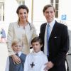 Le prince Gabriel de Nassau avec ses parents la princesse Tessy et le prince Louis de Luxembourg et son petit frère le prince Noah lors de sa première communion à l'église Saint-Michel de Luxembourg le 24 mai 2014.