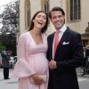 La princesse Claire, enceinte, et le prince Félix de Luxembourg lors de la première communion de leur neveu le prince Gabriel de Nassau à l'église Saint-Michel de Luxembourg le 24 mai 2014.