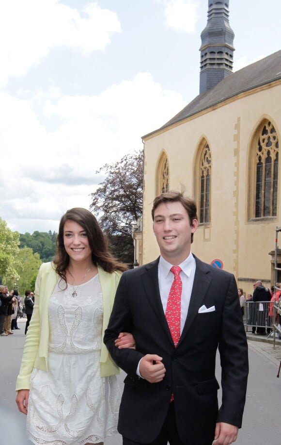 La princesse Alexandra et le prince Sébastien de Luxembourg lors de la première communion de leur neveu le prince Gabriel de Nassau à l'église Saint-Michel de Luxembourg le 24 mai 2014.