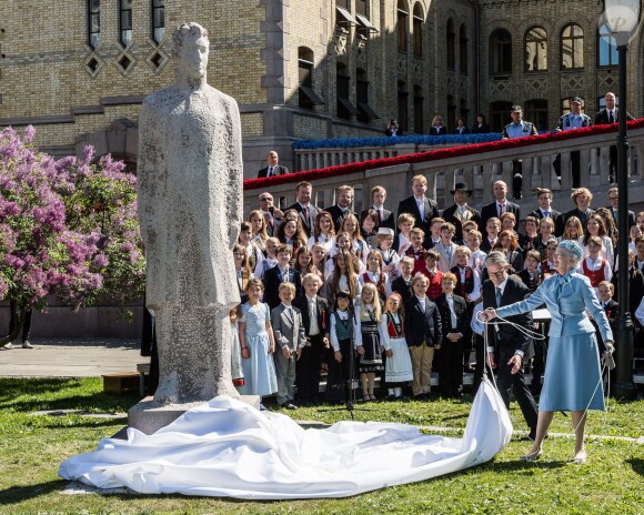 La reine Margrethe II de Danemark participait à l'inauguration de la statue du roi Christian Frederik à Oslo en Norvège le 18 mai 2014