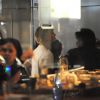Charlize Theron et son compagnon Sean Penn vont dîner au restaurant avec des amis à Londres, le 26 mai 2014.