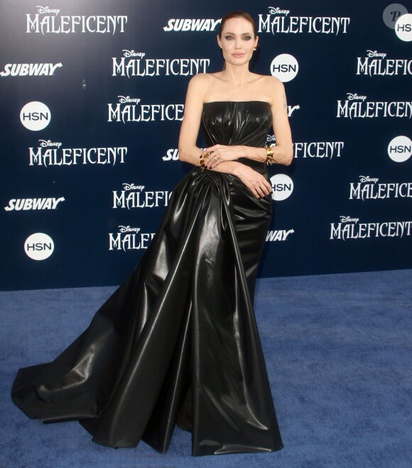 Angelina Jolie (robe Versace) - Avant-première du film "Maléfique" à Los Angeles le 28 mai 2014
