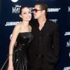 Angelina Jolie (robe Versace) et Brad Pitt - Avant-première du film "Maléfique" à Los Angeles le 28 mai 2014