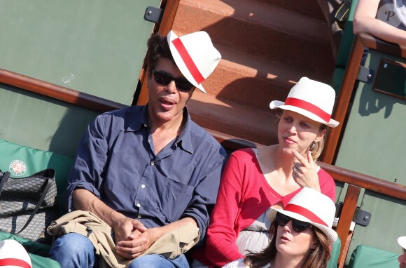 Igor Bogdanoff et sa femme Amélie de Bourbon Parme, enceinte, assistent lors du match entre Rafael Nadal et Leonardo Mayer aux Internationaux de France de tennis de Roland Garros à Paris, le 31 mai  2014.