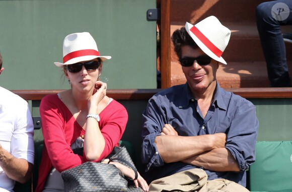 Igor Bogdanoff et sa femme Amélie de Bourbon Parme, enceinte, assistent lors du match entre Rafael Nadal et Leonardo Mayer aux Internationaux de France de tennis de Roland Garros à Paris, le 31 mai  2014.
