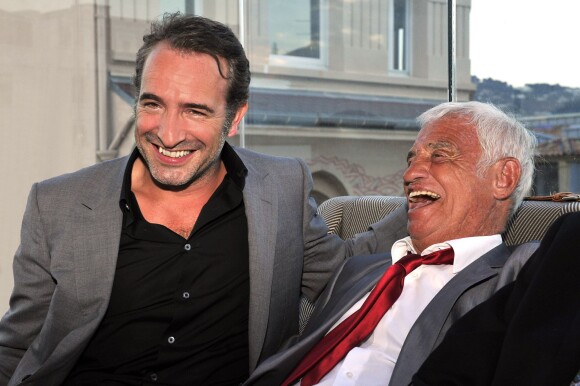 Jean Dujardin et Jean Paul Belmondo participent à la soirée de Gala caritative au profit de l'association "Des Cantines Scolaires pour les Enfants du Sahel" à Cannes au Five Seas Hotel, le 31 mai 2014.