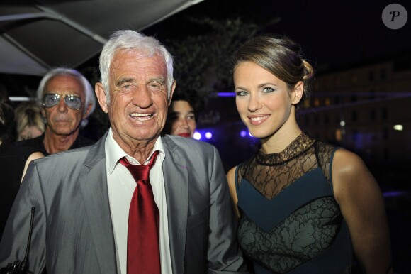 Jean Paul Belmondo et Lorie participent à la soirée de Gala caritative au profit de l'association "Des Cantines Scolaires pour les Enfants du Sahel" à Cannes au Five Seas Hotel, le 31 mai 2014.