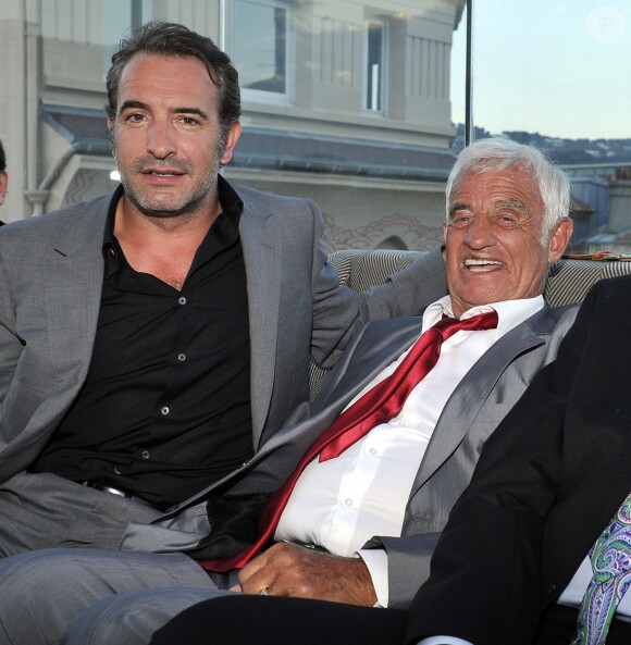 Jean Dujardin et Jean Paul Belmondo participent à la soirée de Gala caritative au profit de l'association "Des Cantines Scolaires pour les Enfants du Sahel" à Cannes au Five Seas Hotel, le 31 mai 2014.