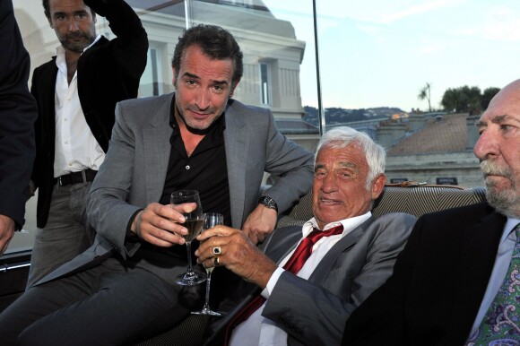 Jean Dujardin et Jean Paul Belmondo participent à la soirée de Gala caritative au profit de l'association "Des Cantines Scolaires pour les Enfants du Sahel" à Cannes au Five Seas Hotel, le 31 mai 2014.