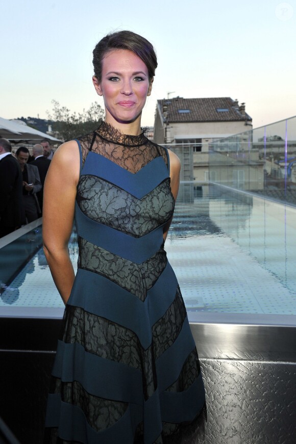 La chanteuse Lorie participe à la soirée de Gala caritative au profit de l'association "Des Cantines Scolaires pour les Enfants du Sahel" à Cannes au Five Seas Hotel, le 31 mai 2014.